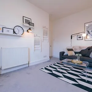 Stylish And Comfortable Centre Apartment
