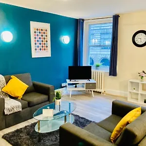 Mosley Street Apartment, Apartment